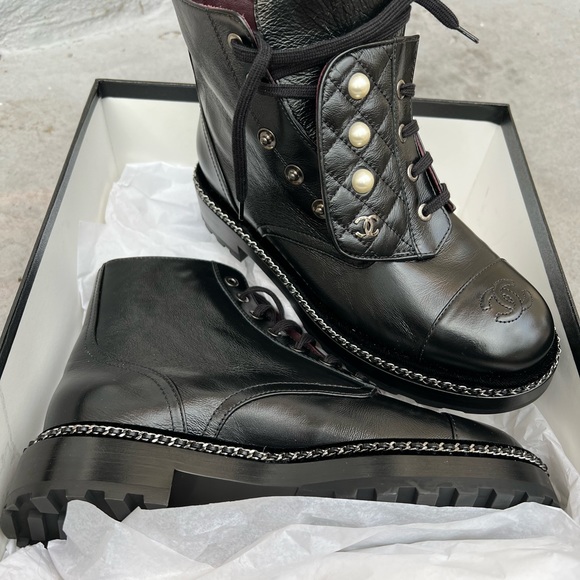 Chanel Shiny Calfskin Quilted Lace Up Combat Boots 38 Black - Picture 4 of 8